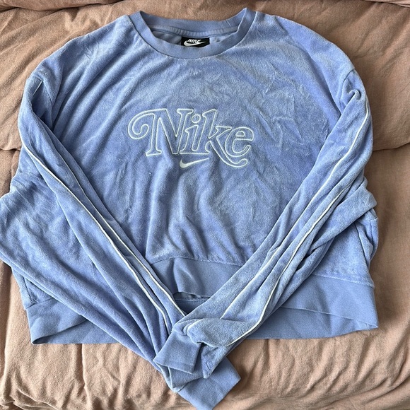 Cropped Purple Nike Sweater with Vintage Look - Picture 2 of 2